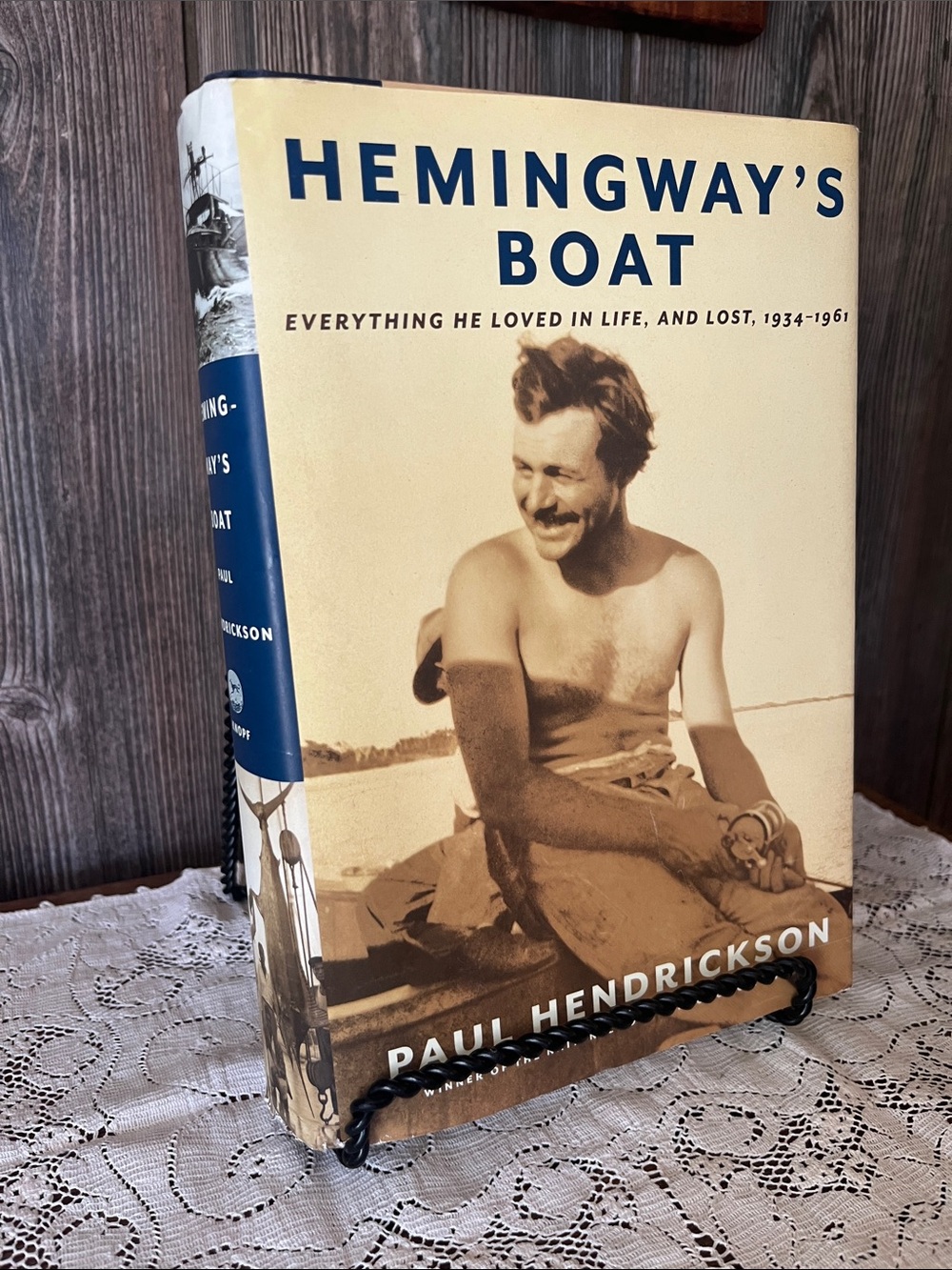 Hemingway's Boat by Paul Hendrickson - Beige & Navy Hardcover